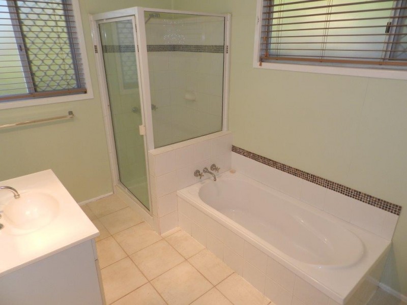 11 Berringar Lane, West Gladstone QLD 4680