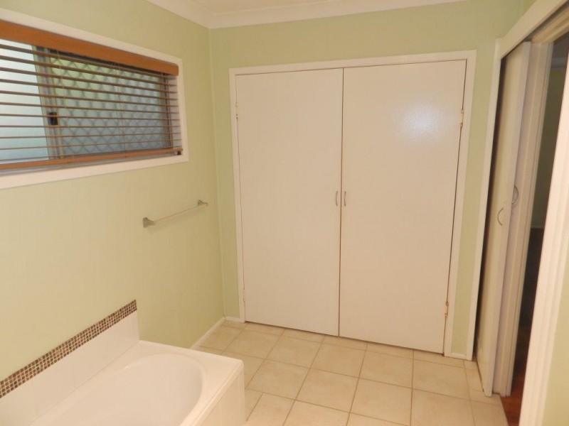 11 Berringar Lane, West Gladstone QLD 4680