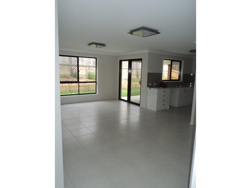 3 Johnson Street, Glen Eden QLD 4680