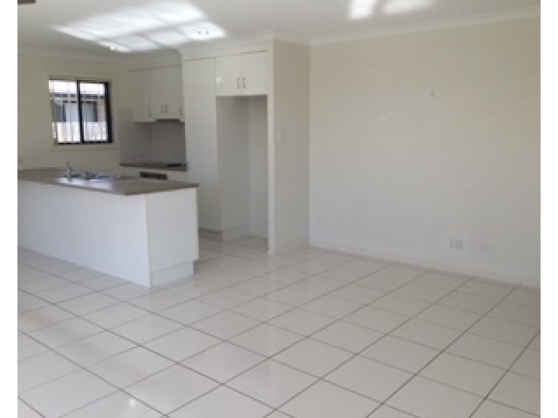 7 Giles Street, Glen Eden QLD 4680