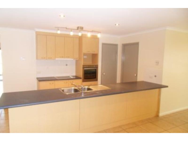 2 Karumba Court, Tannum Sands QLD 4680