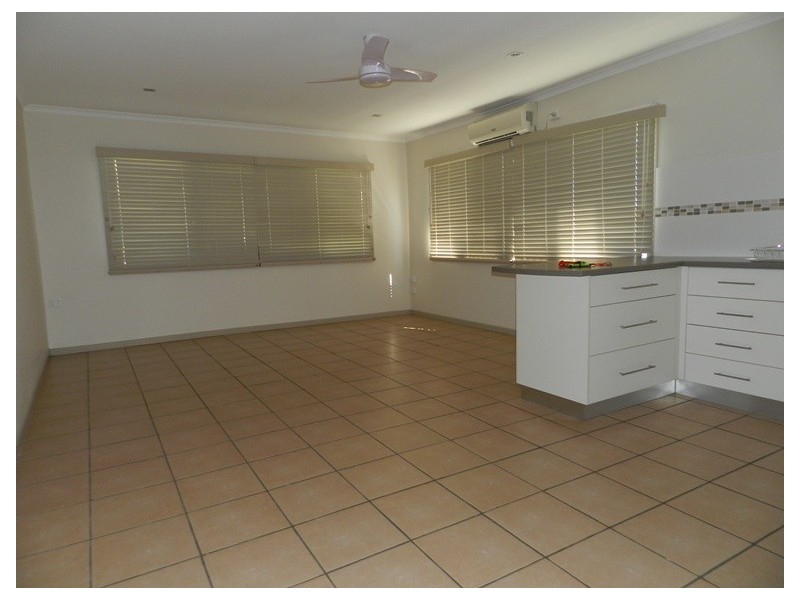 2/18 Glegg Street, West Gladstone QLD 4680