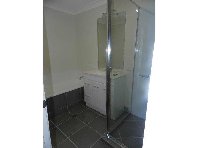 2/26 Rossella, West Gladstone QLD 4680