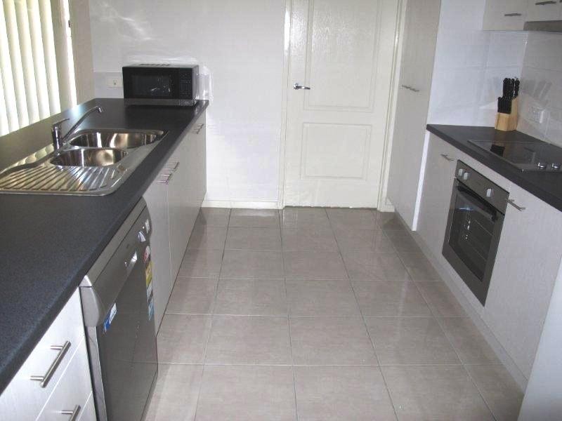 33 Wattle Street, New Auckland QLD 4680