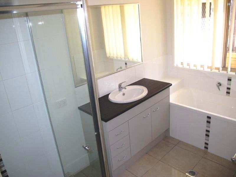 33 Wattle Street, New Auckland QLD 4680