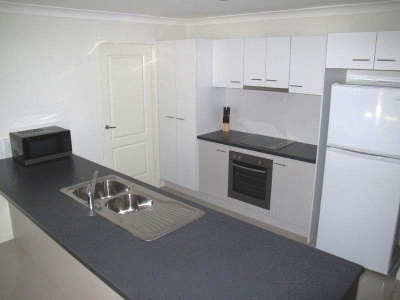 33 Wattle Street, New Auckland QLD 4680