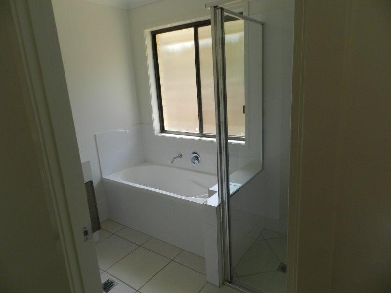 10 Wentworth Street, Glen Eden QLD 4680