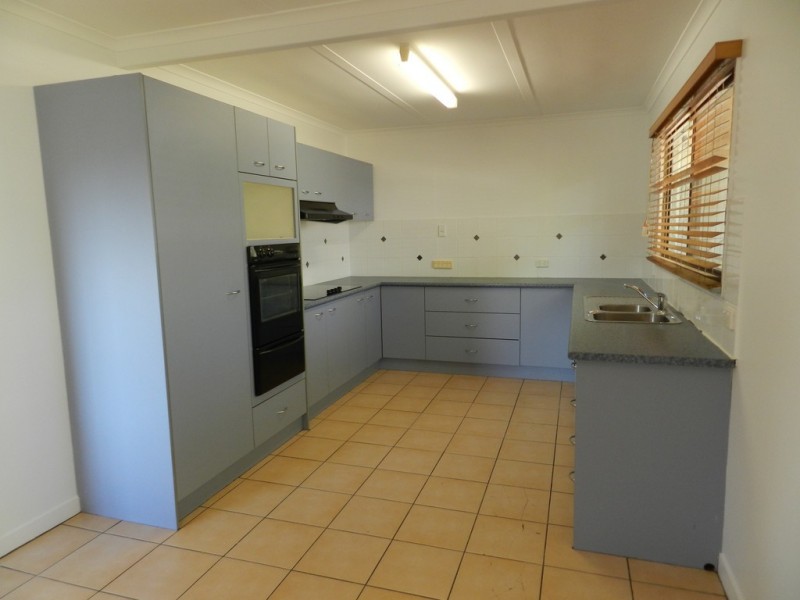 1 Carinya Drive, Clinton QLD 4680