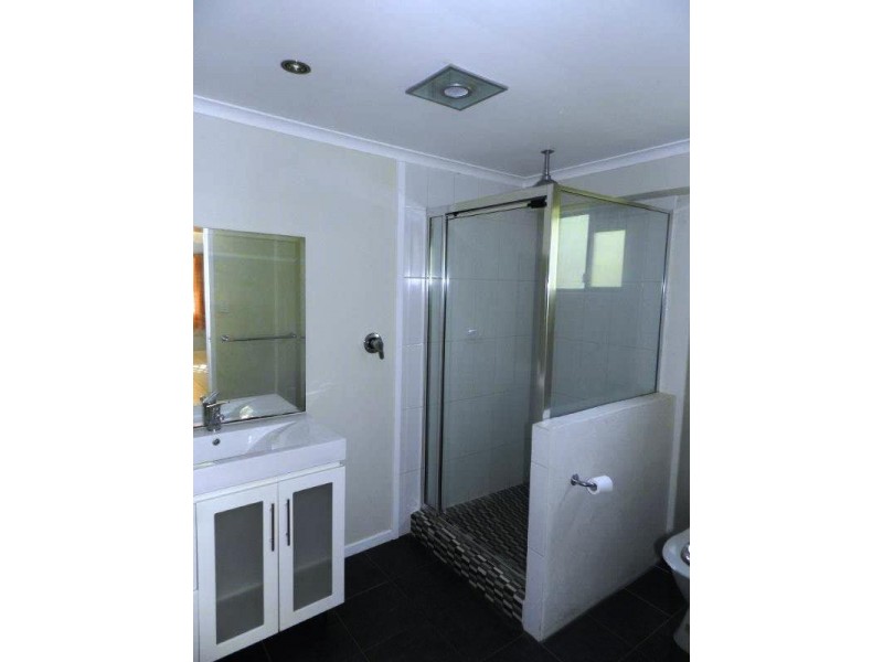 1 Carinya Drive, Clinton QLD 4680