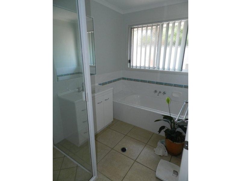 14 Leonie Ct, New Auckland QLD 4680