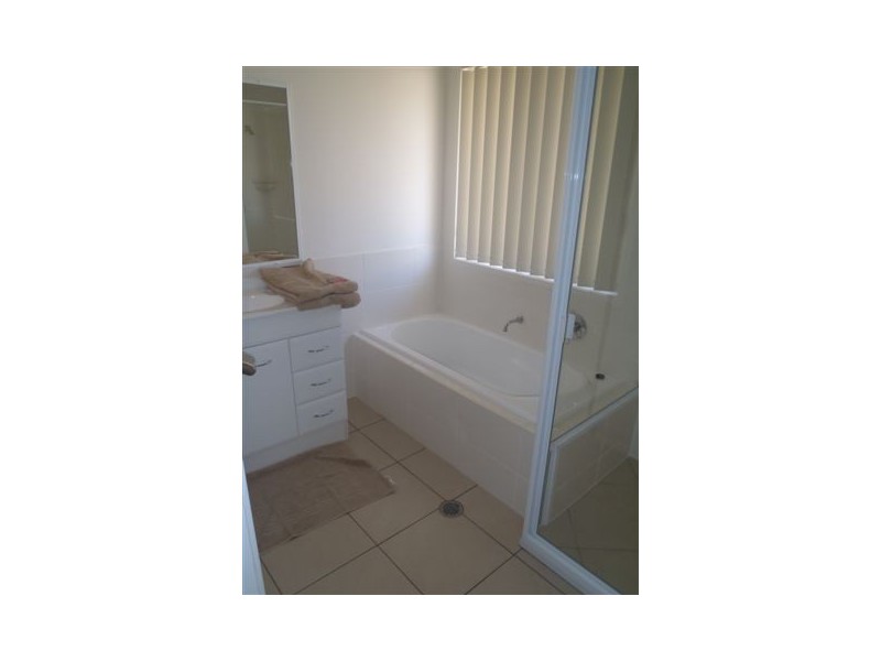 38 Dartmouth Close, Clinton QLD 4680