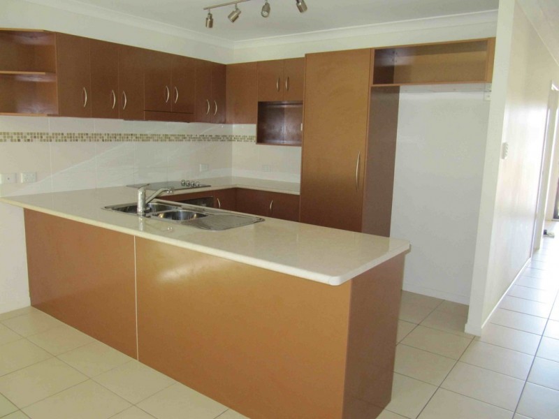 12 Markowitz Place, Kirkwood QLD 4680