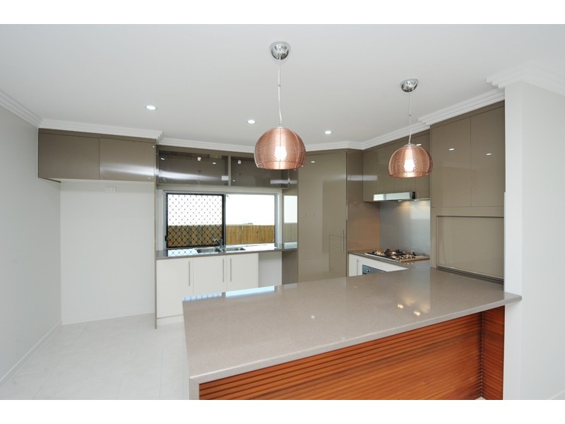 7 Kroombit Terrace, Kirkwood QLD 4680