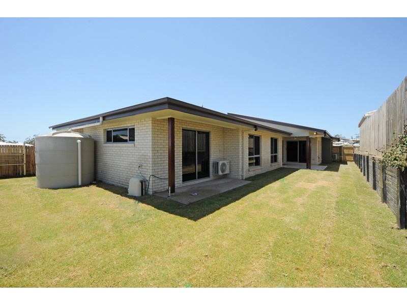 7 Kroombit Terrace, Kirkwood QLD 4680