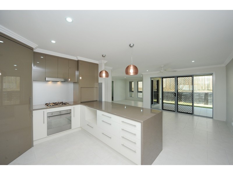 7 Kroombit Terrace, Kirkwood QLD 4680