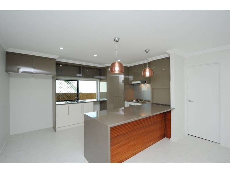 7 Kroombit Terrace, Kirkwood QLD 4680