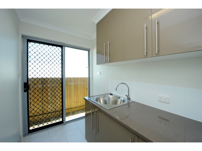 7 Kroombit Terrace, Kirkwood QLD 4680