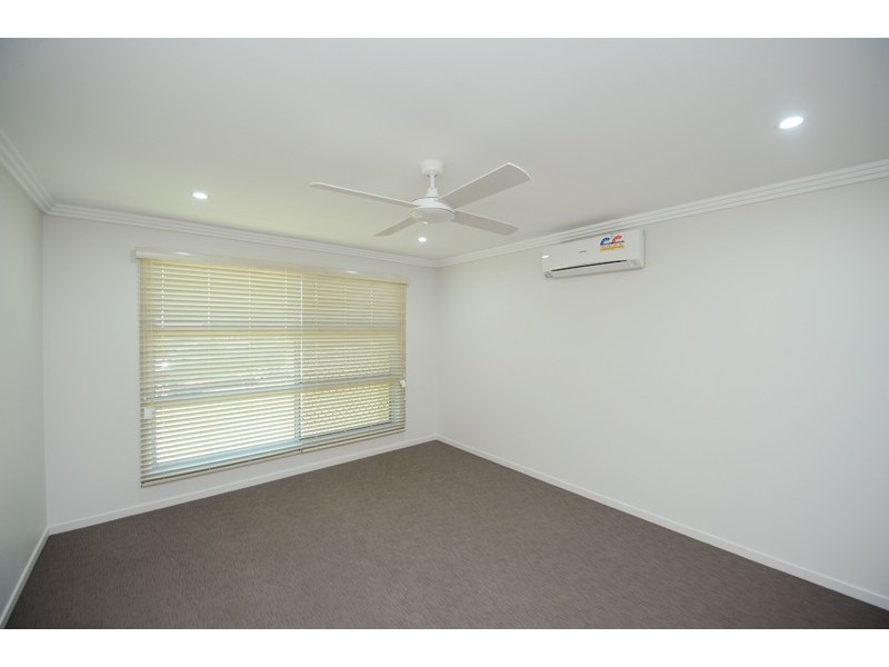 7 Kroombit Terrace, Kirkwood QLD 4680