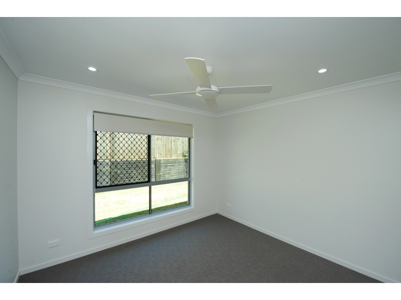 7 Kroombit Terrace, Kirkwood QLD 4680