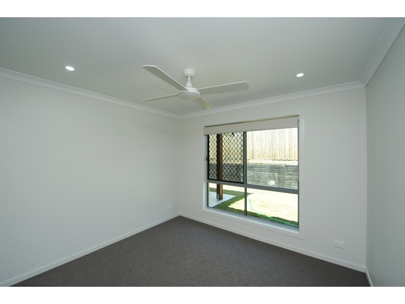 7 Kroombit Terrace, Kirkwood QLD 4680