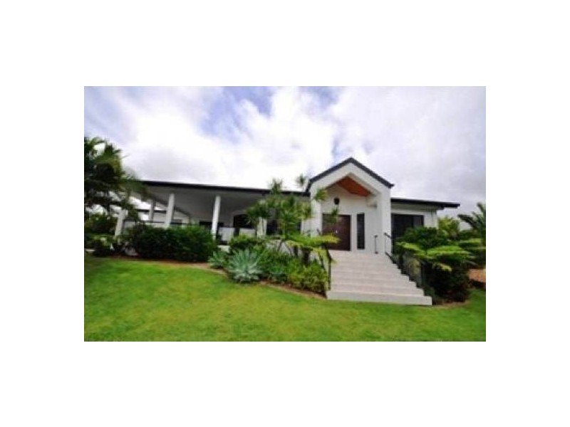 8 Windward Passage, Toolooa QLD 4680