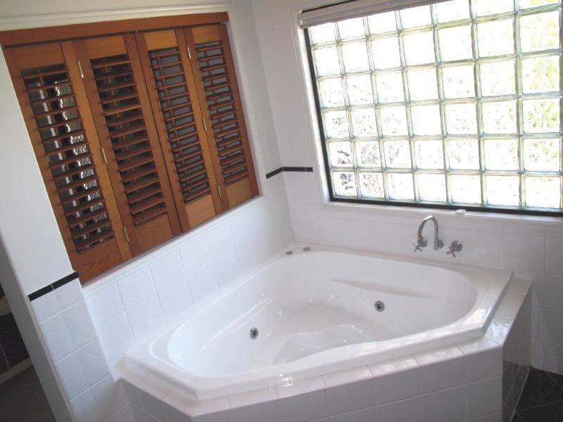 8 Windward Passage, Toolooa QLD 4680