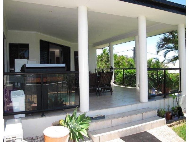 8 Windward Passage, Toolooa QLD 4680