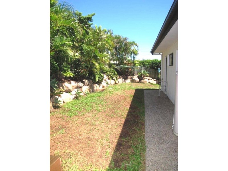 8 Windward Passage, Toolooa QLD 4680