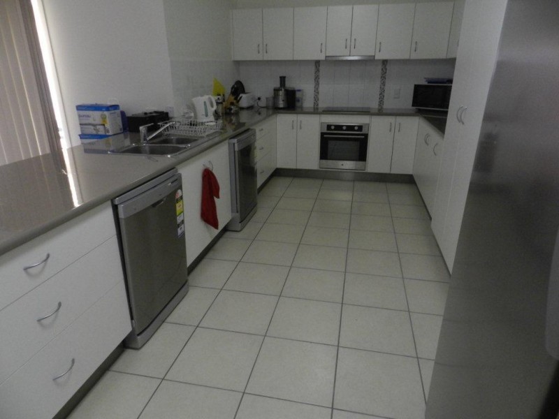 15 Iris Road, Kirkwood QLD 4680