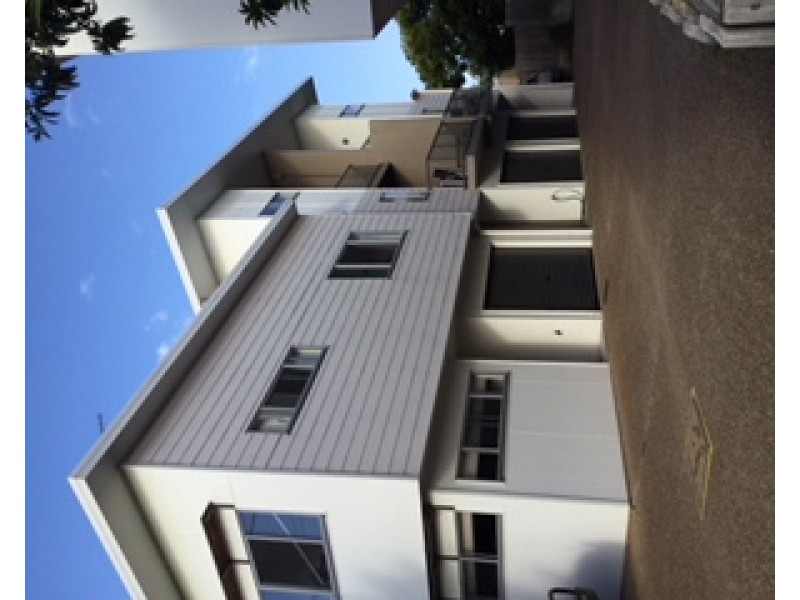 1/4 Rossella, West Gladstone QLD 4680