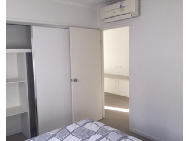 1/4 Rossella, West Gladstone QLD 4680