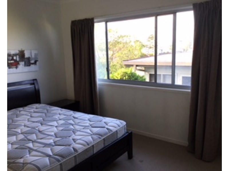 1/4 Rossella, West Gladstone QLD 4680