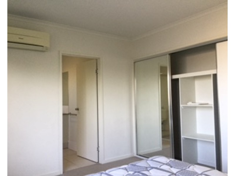1/4 Rossella, West Gladstone QLD 4680