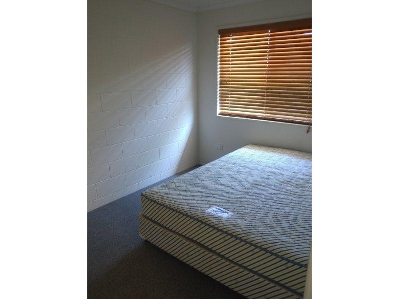 2/143 Toolooa Street, South Gladstone QLD 4680