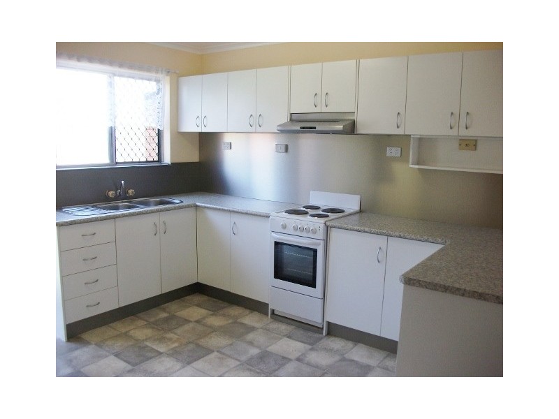 2/4 Elizabeth Street, Tannum Sands QLD 4680