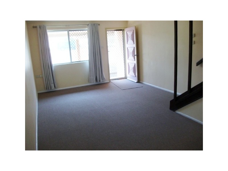 2/4 Elizabeth Street, Tannum Sands QLD 4680