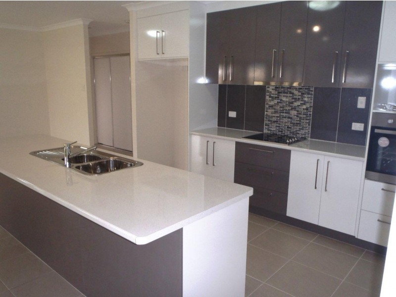 6 Creekview Drive, Kirkwood QLD 4680