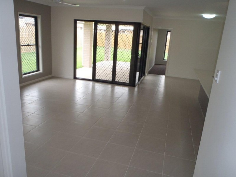 6 Creekview Drive, Kirkwood QLD 4680