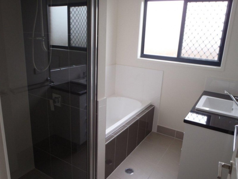 6 Creekview Drive, Kirkwood QLD 4680