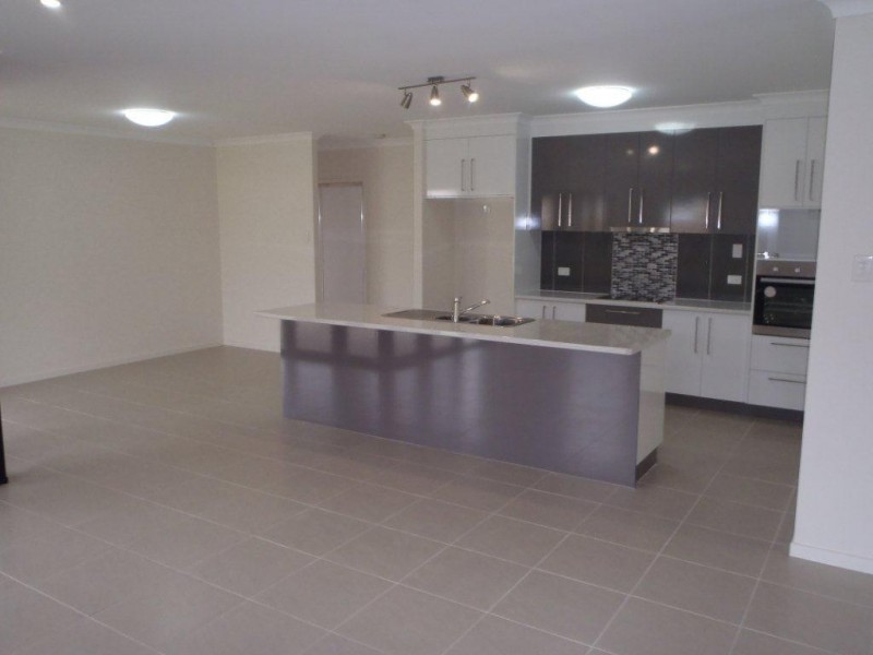 6 Creekview Drive, Kirkwood QLD 4680