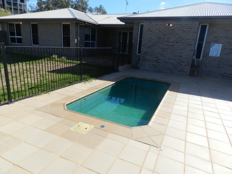 2 Deveney Drive, Kirkwood QLD 4680