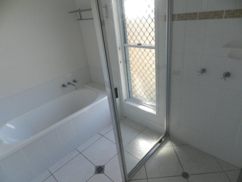 2 Deveney Drive, Kirkwood QLD 4680