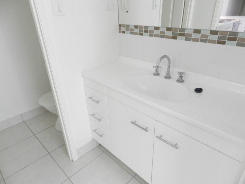 2 Deveney Drive, Kirkwood QLD 4680