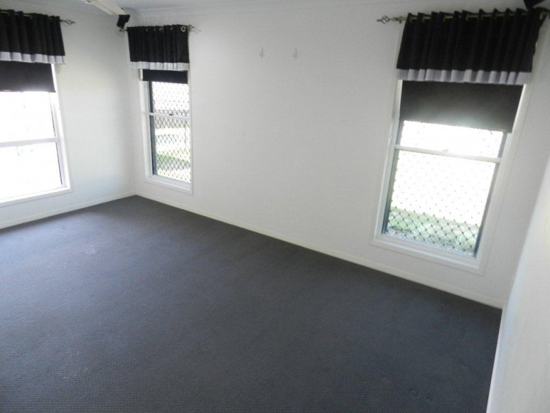 2 Deveney Drive, Kirkwood QLD 4680