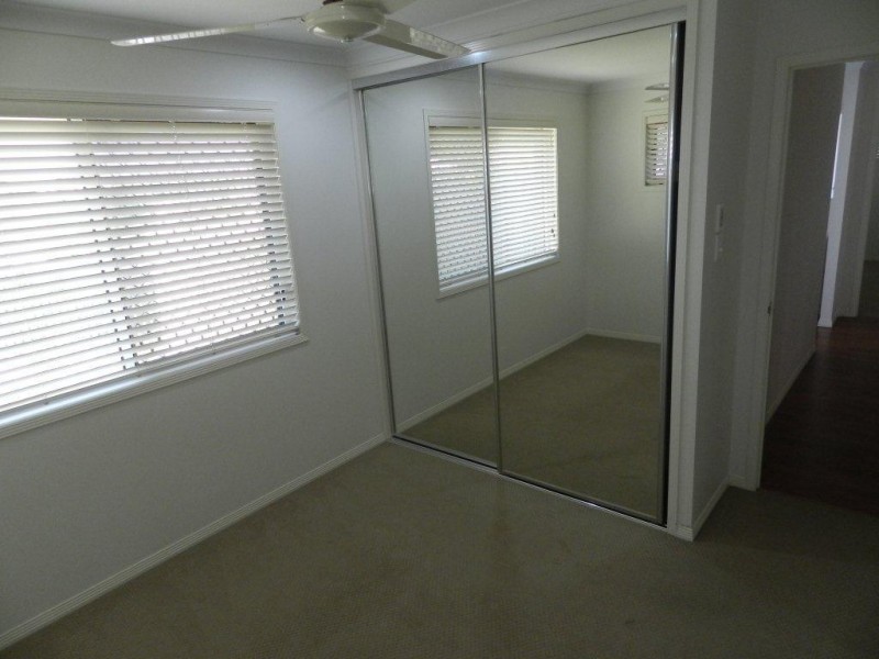 2 Deveney Drive, Kirkwood QLD 4680