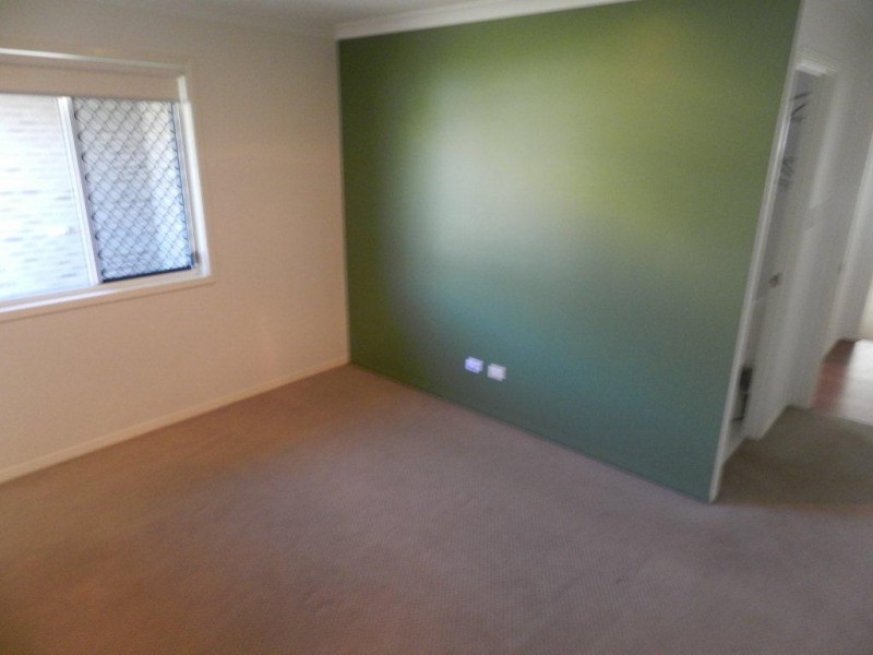 2 Deveney Drive, Kirkwood QLD 4680