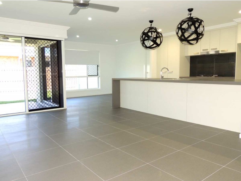 13 Bellbird Circuit, Kirkwood QLD 4680