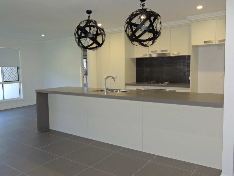 13 Bellbird Circuit, Kirkwood QLD 4680