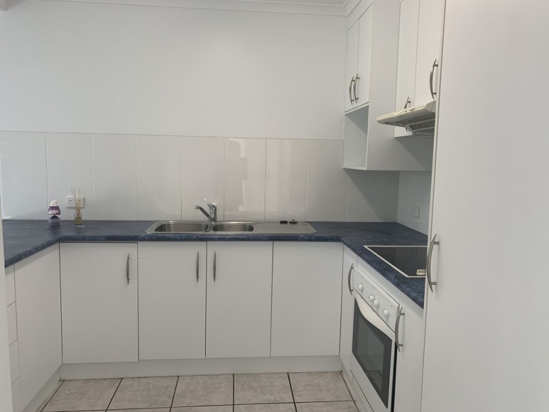 6/8 Yarroon Street, Gladstone QLD 4680