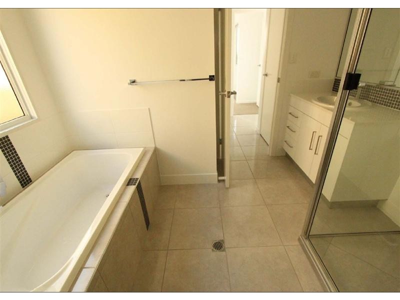 15 Stewart Street, West Gladstone QLD 4680